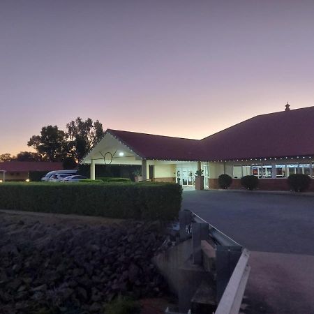 Emerald Explorers Inn מראה חיצוני תמונה