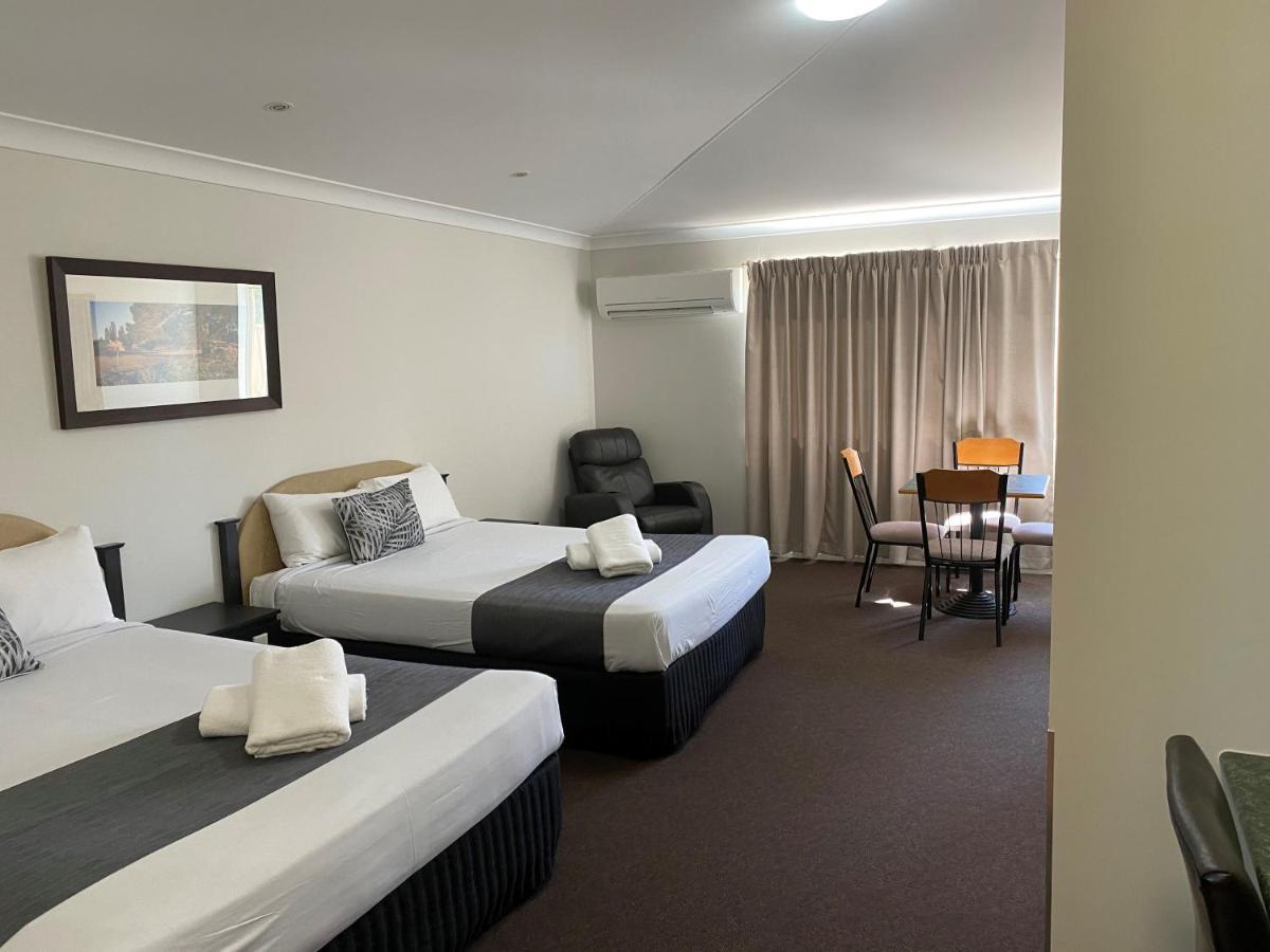 Emerald Explorers Inn מראה חיצוני תמונה