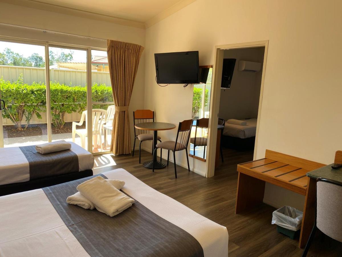 Emerald Explorers Inn מראה חיצוני תמונה