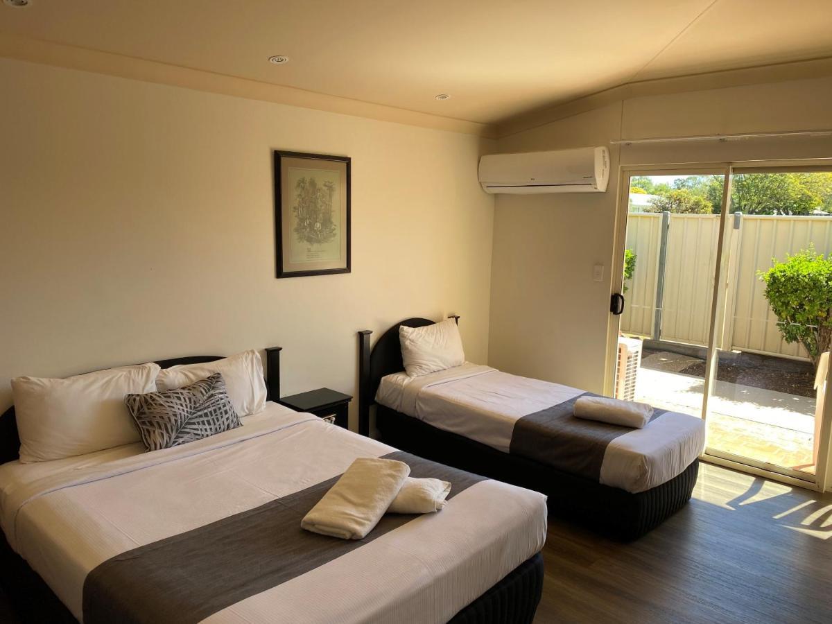 Emerald Explorers Inn מראה חיצוני תמונה