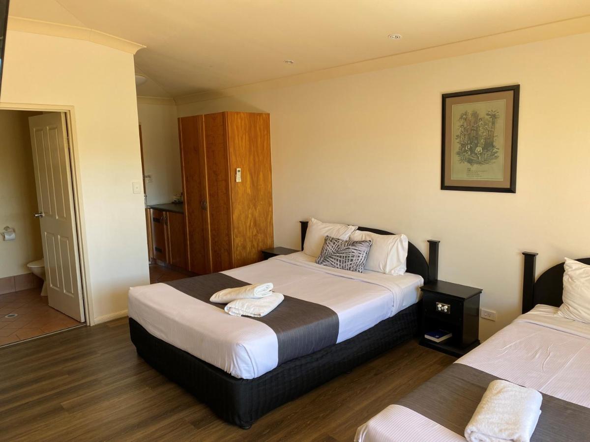 Emerald Explorers Inn מראה חיצוני תמונה
