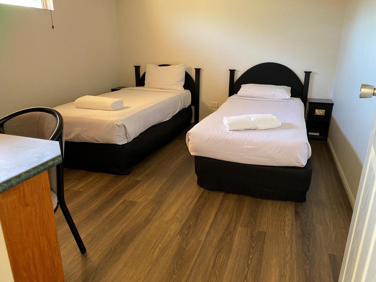 Emerald Explorers Inn מראה חיצוני תמונה