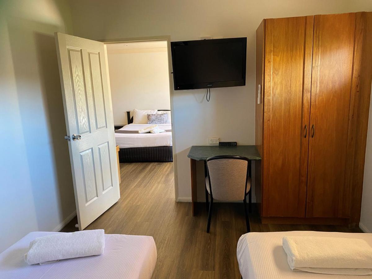 Emerald Explorers Inn מראה חיצוני תמונה