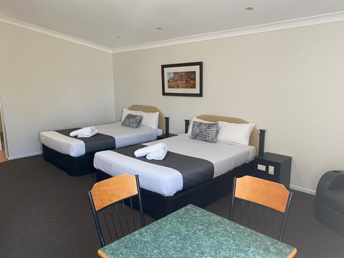 Emerald Explorers Inn מראה חיצוני תמונה
