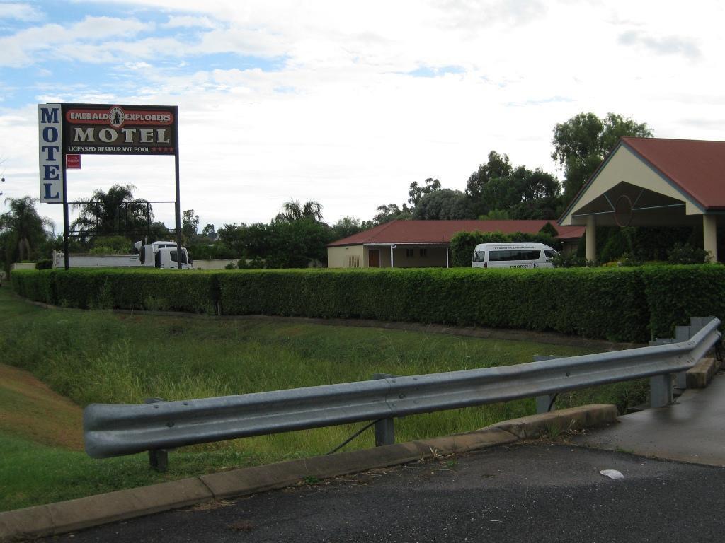 Emerald Explorers Inn מראה חיצוני תמונה