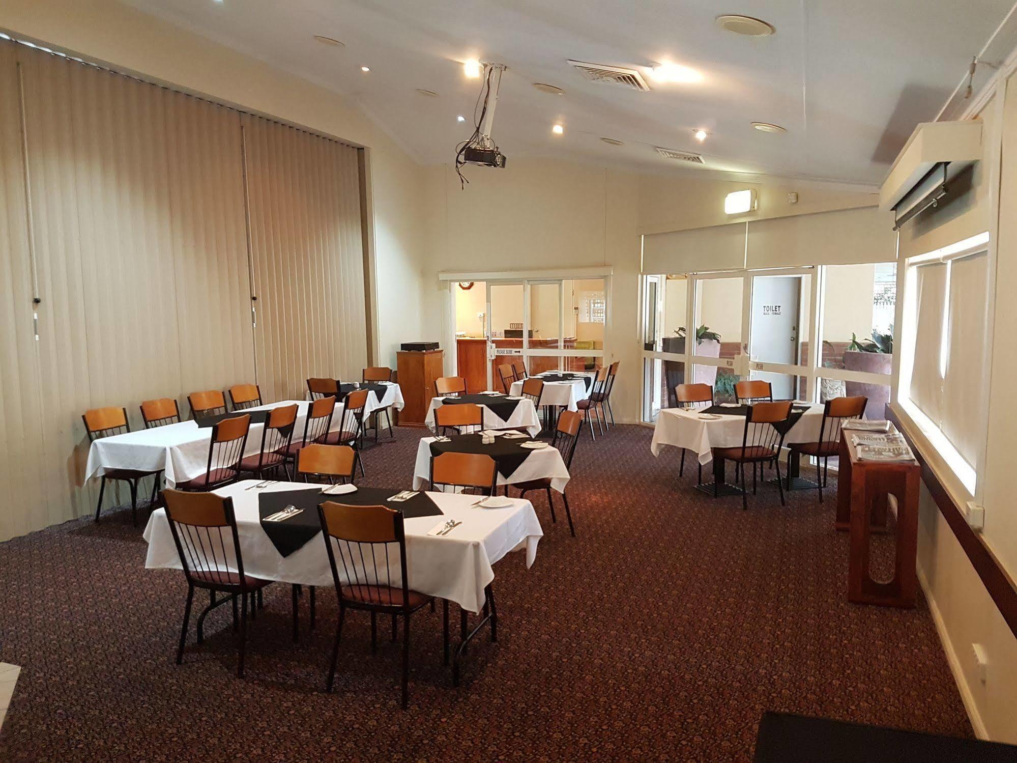 Emerald Explorers Inn מראה חיצוני תמונה