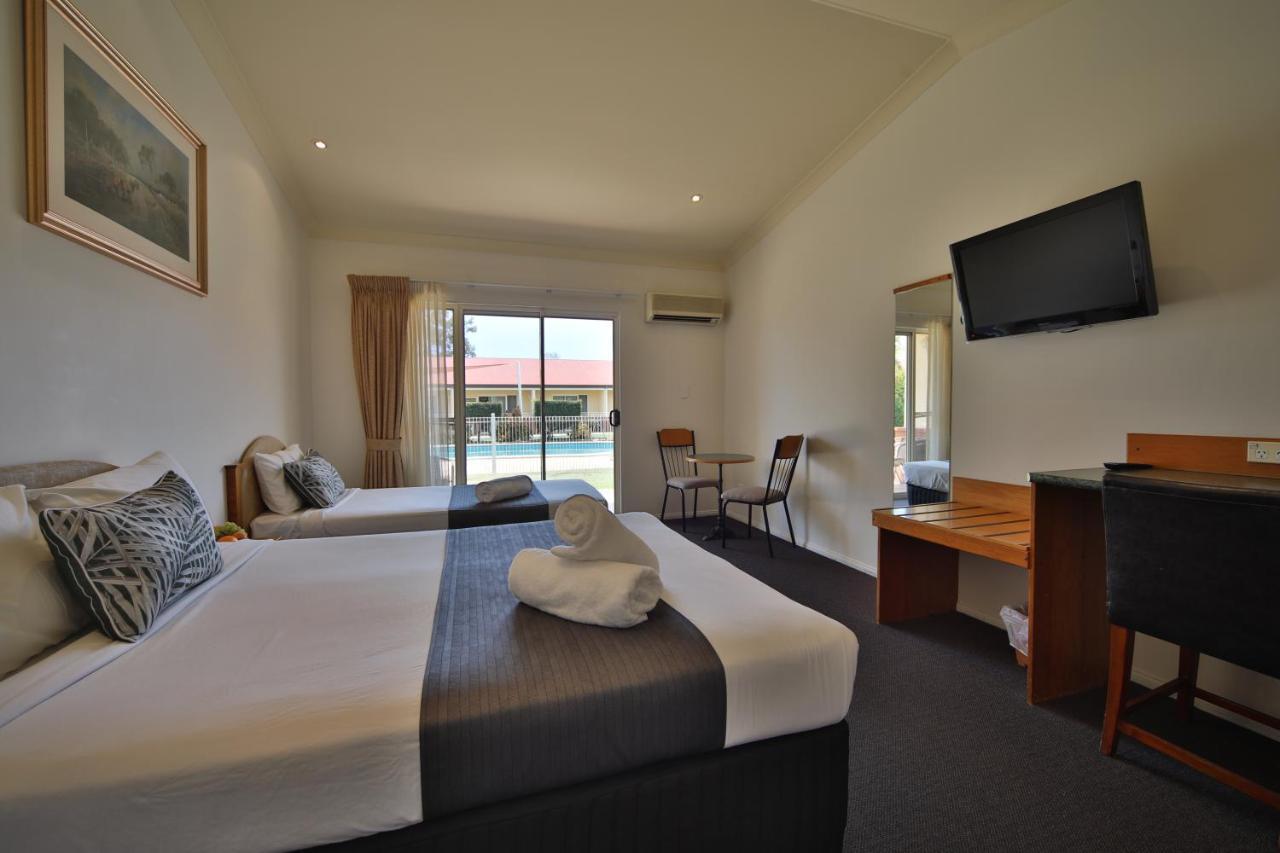 Emerald Explorers Inn מראה חיצוני תמונה