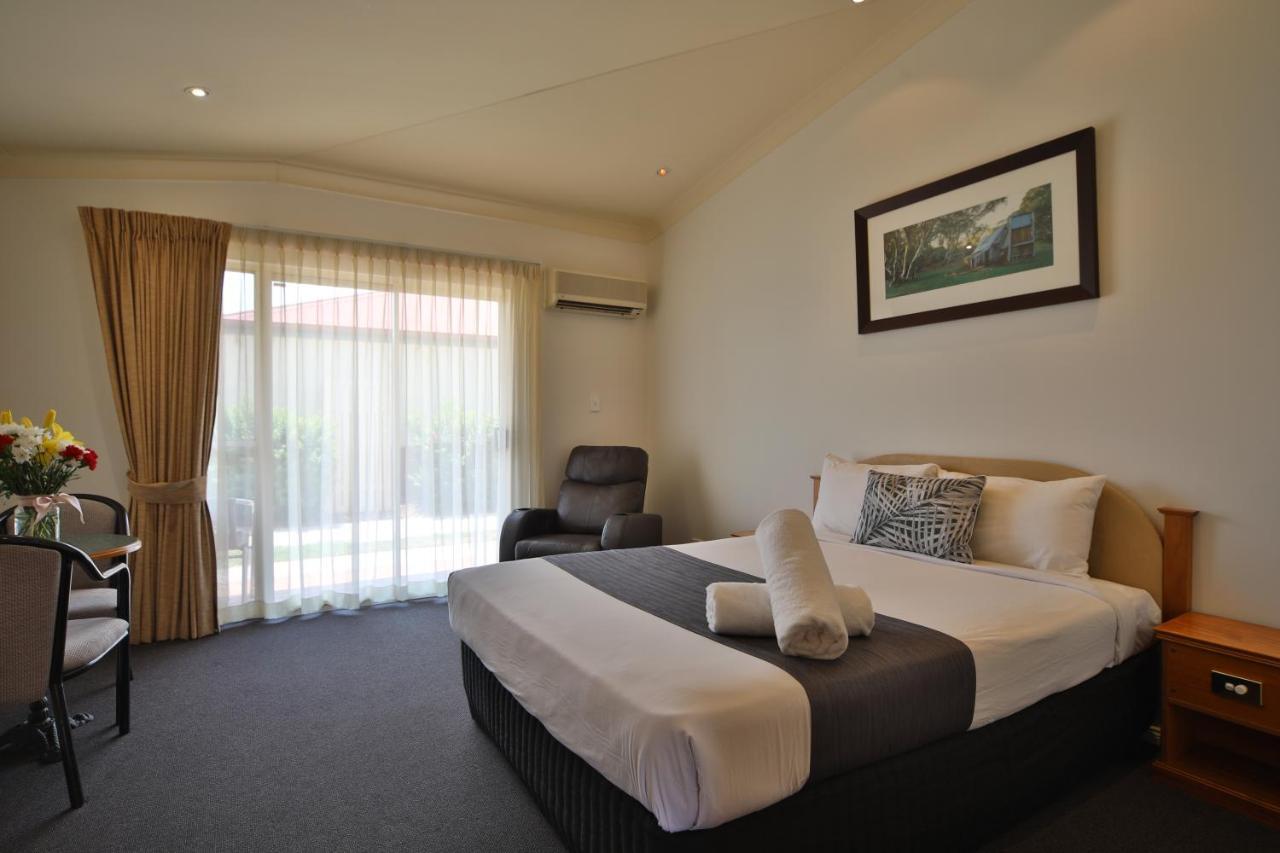 Emerald Explorers Inn מראה חיצוני תמונה