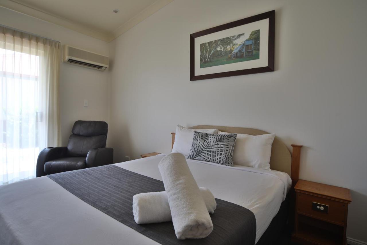 Emerald Explorers Inn מראה חיצוני תמונה